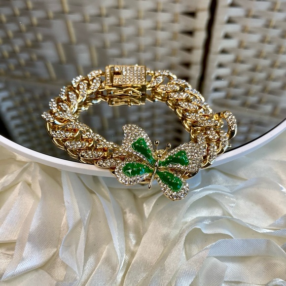 NWT Austrian Crystal, Enameled Butterfly Spinner Bracelet in Goldtone (8.00 In) - Picture 5 of 17